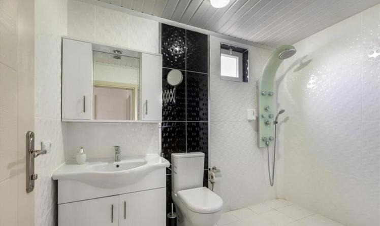 Flora Pansiyon Cirali Apartment Kemer Exterior photo